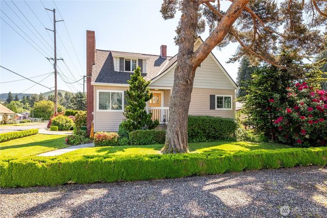 412 Kirby Avenue SE, Castle Rock, WA 98611