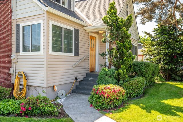 412 Kirby Avenue SE, Castle Rock, WA 98611