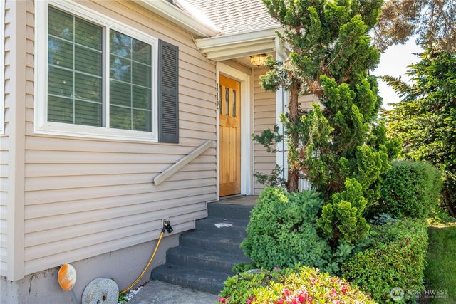 412 Kirby Avenue SE, Castle Rock, WA 98611