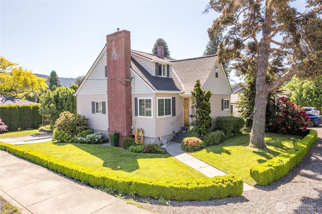 412 Kirby Avenue SE, Castle Rock, WA 98611