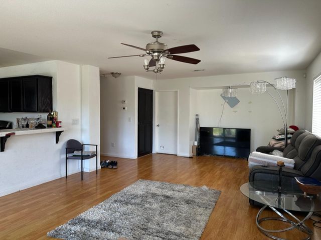 162 Ravenwood, Lathrop, CA 95330