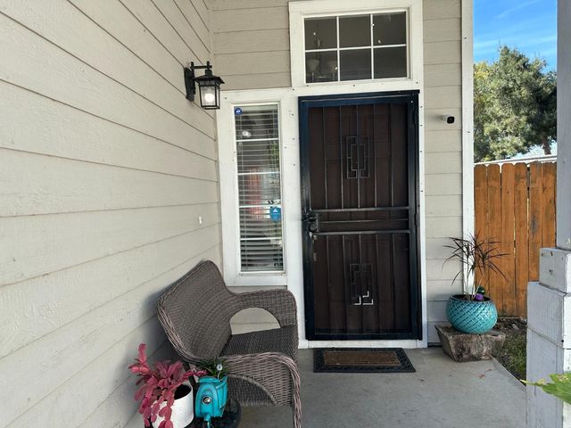 162 Ravenwood, Lathrop, CA 95330