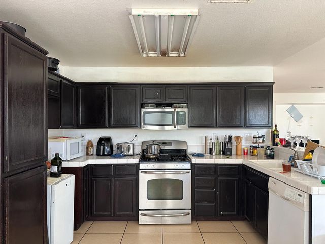 162 Ravenwood, Lathrop, CA 95330