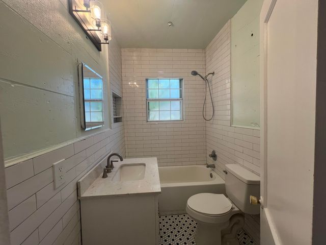 2206 16th Street, Lubbock, TX 79401