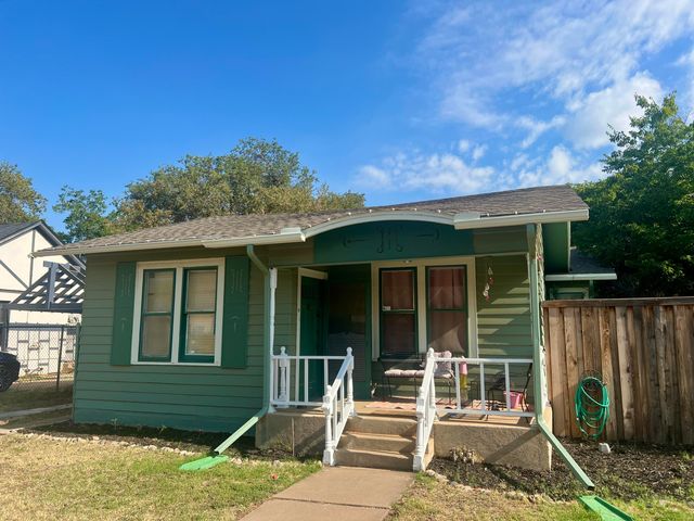 2206 16th Street, Lubbock, TX 79401