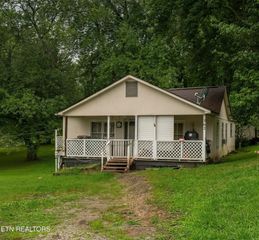 302 Woody Ave, Harriman, TN 37748
