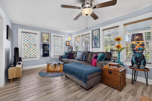 2042 14TH STREET S, St Petersburg, FL 33705
