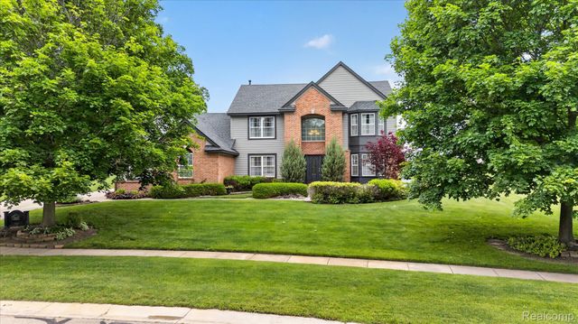 2333 Sandlewood Drive, White Lake Charter Township, MI 48383