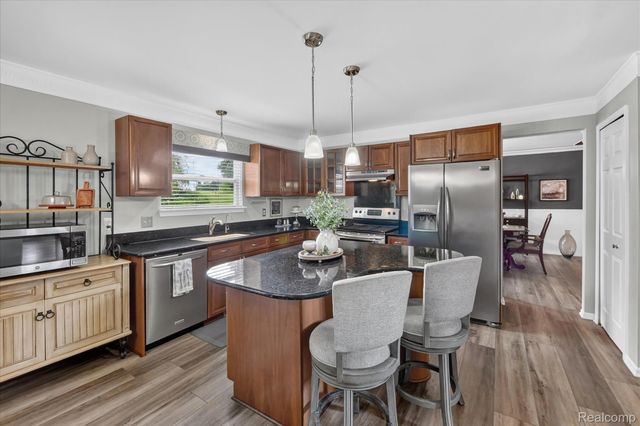 2333 Sandlewood Drive, White Lake Charter Township, MI 48383
