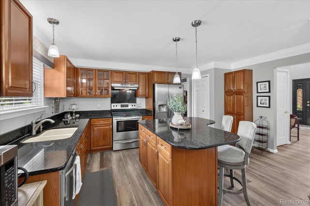 2333 Sandlewood Drive, White Lake Charter Township, MI 48383