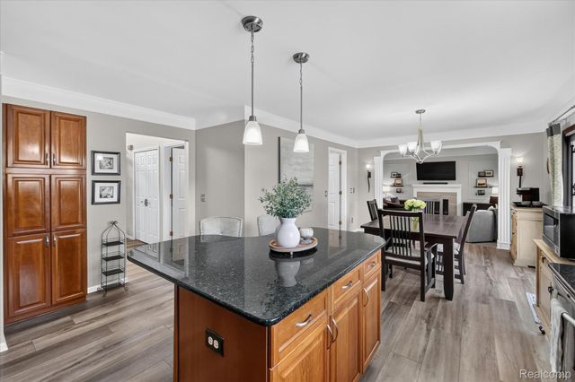 2333 Sandlewood Drive, White Lake Charter Township, MI 48383
