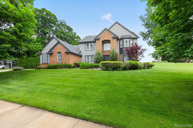 2333 Sandlewood Drive, White Lake Charter Township, MI 48383