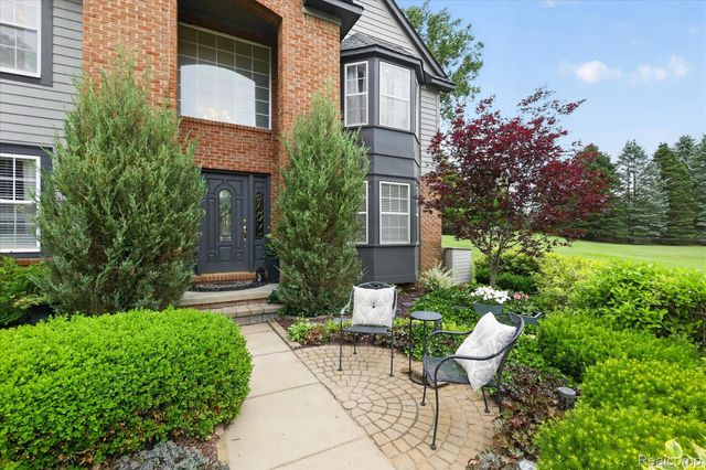 2333 Sandlewood Drive, White Lake Charter Township, MI 48383