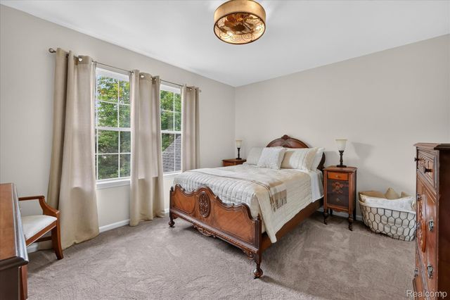 2333 Sandlewood Drive, White Lake Charter Township, MI 48383