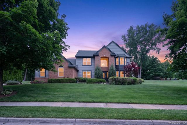 2333 Sandlewood Drive, White Lake Charter Township, MI 48383
