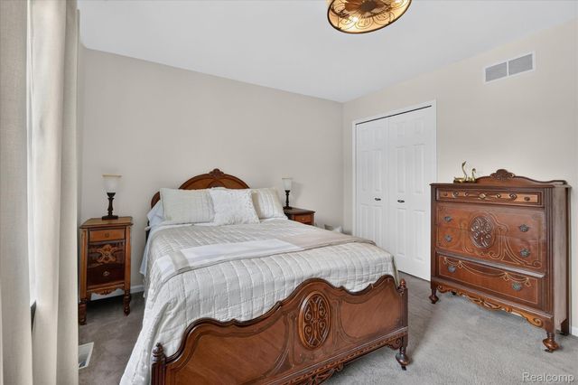 2333 Sandlewood Drive, White Lake Charter Township, MI 48383