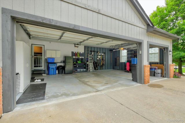 2333 Sandlewood Drive, White Lake Charter Township, MI 48383