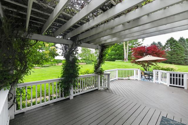 2333 Sandlewood Drive, White Lake Charter Township, MI 48383