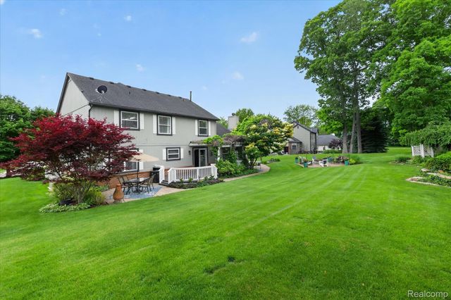 2333 Sandlewood Drive, White Lake Charter Township, MI 48383