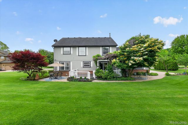 2333 Sandlewood Drive, White Lake Charter Township, MI 48383