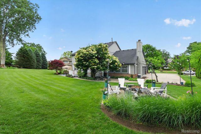 2333 Sandlewood Drive, White Lake Charter Township, MI 48383