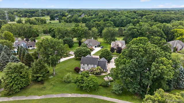 2333 Sandlewood Drive, White Lake Charter Township, MI 48383