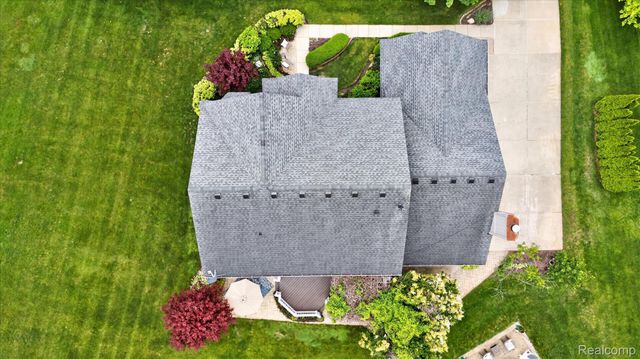 2333 Sandlewood Drive, White Lake Charter Township, MI 48383