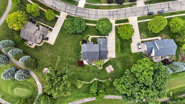 2333 Sandlewood Drive, White Lake Charter Township, MI 48383