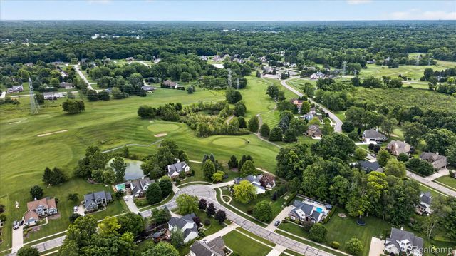 2333 Sandlewood Drive, White Lake Charter Township, MI 48383