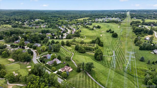 2333 Sandlewood Drive, White Lake Charter Township, MI 48383