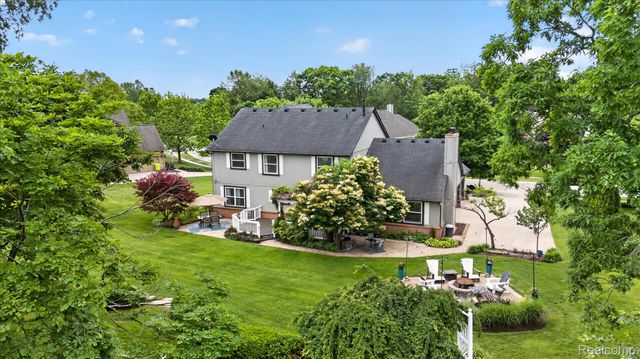 2333 Sandlewood Drive, White Lake Charter Township, MI 48383
