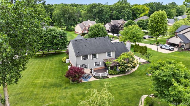 2333 Sandlewood Drive, White Lake Charter Township, MI 48383