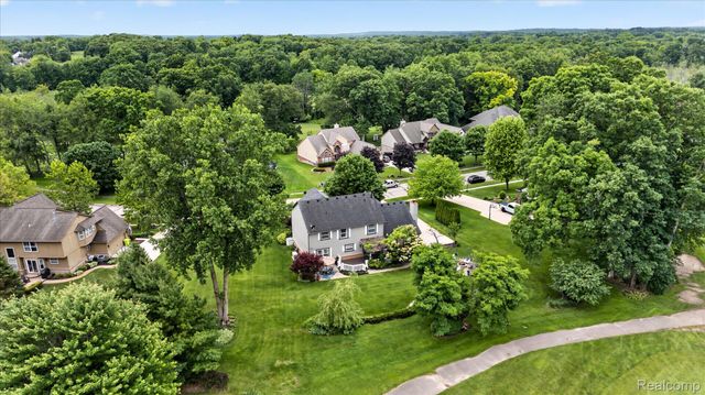 2333 Sandlewood Drive, White Lake Charter Township, MI 48383