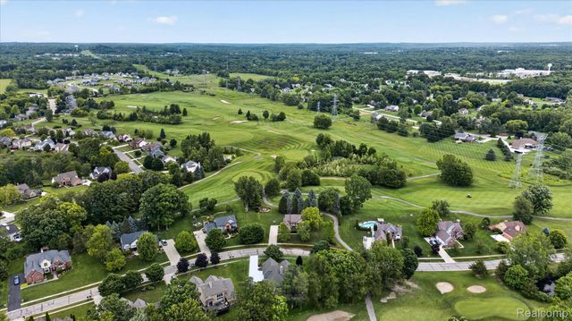 2333 Sandlewood Drive, White Lake Charter Township, MI 48383