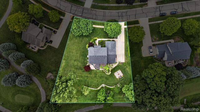2333 Sandlewood Drive, White Lake Charter Township, MI 48383