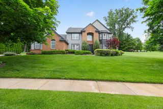 2333 Sandlewood Drive, White Lake Charter Township, MI 48383