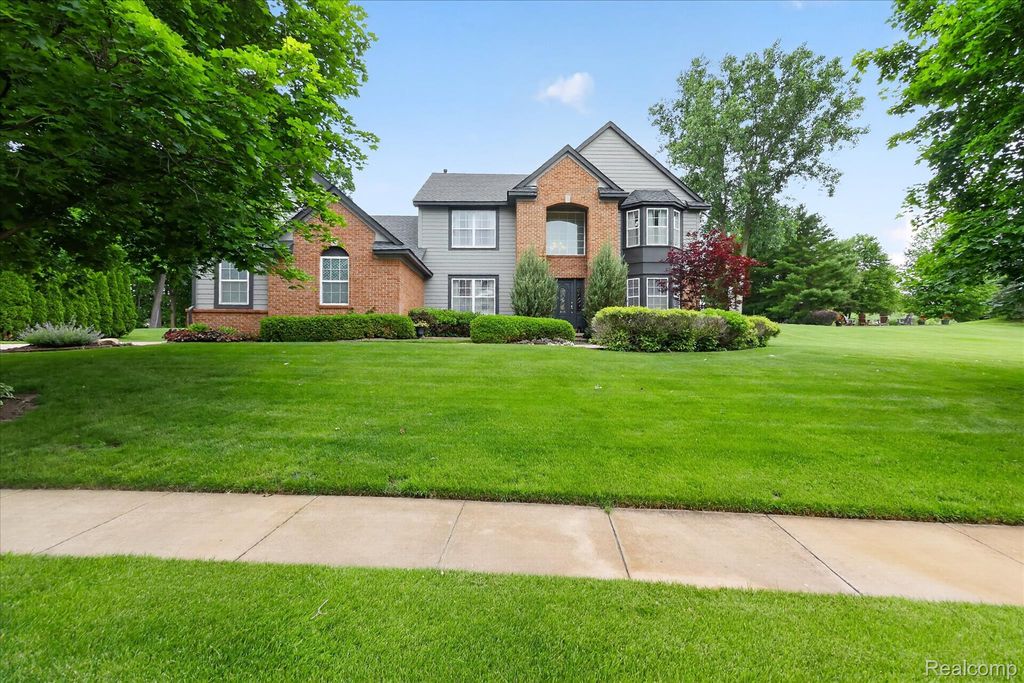 2333 Sandlewood Drive, White Lake Charter Township, MI 48383