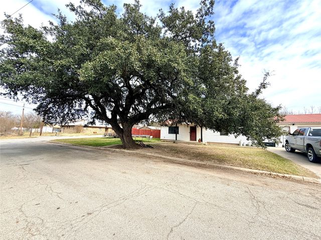 1412 Sunset Drive, Goldthwaite, TX 76844
