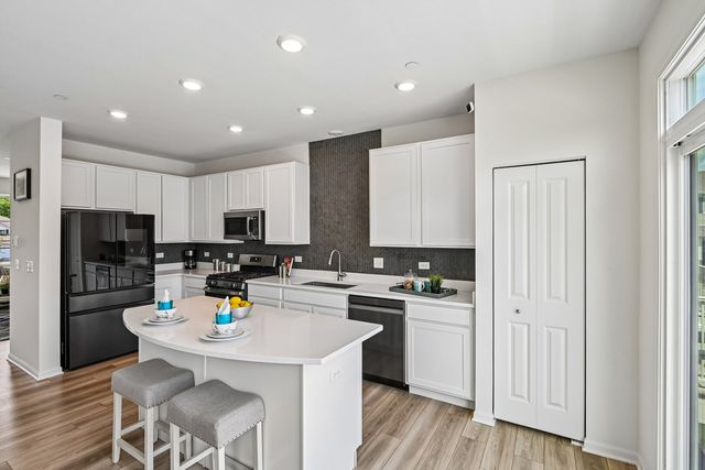 1611 Bentz Way, Batavia, IL 60510