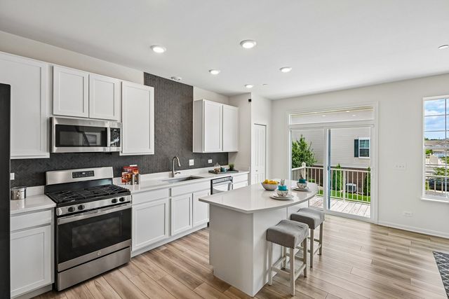 1611 Bentz Way, Batavia, IL 60510