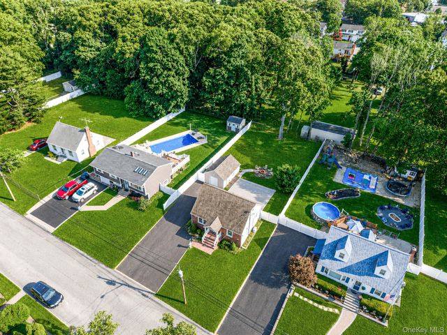 34 Weichers Street, Ronkonkoma, NY 11779