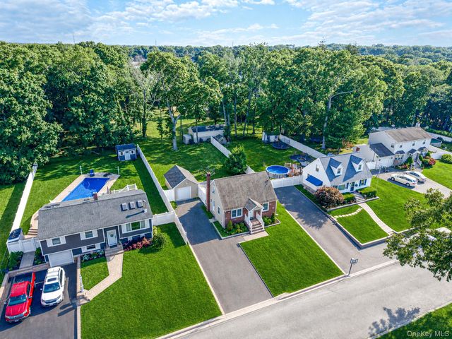 34 Weichers Street, Ronkonkoma, NY 11779