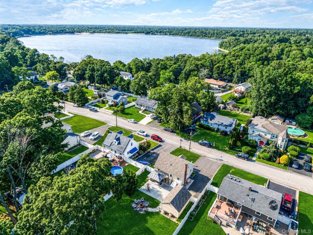 34 Weichers Street, Ronkonkoma, NY 11779