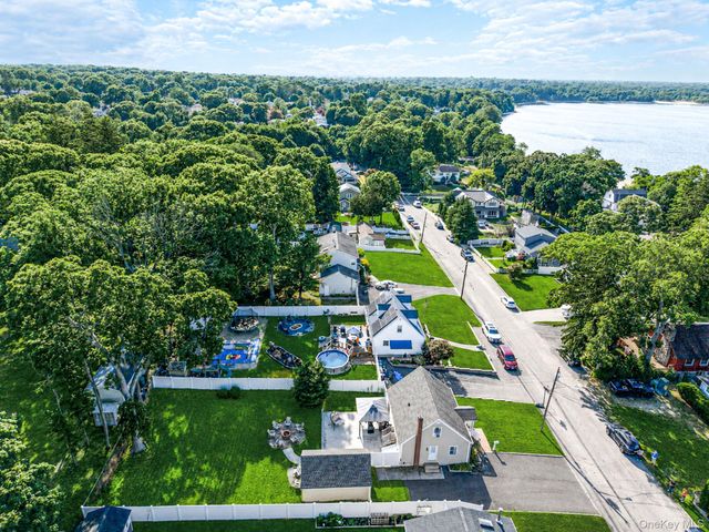 34 Weichers Street, Ronkonkoma, NY 11779