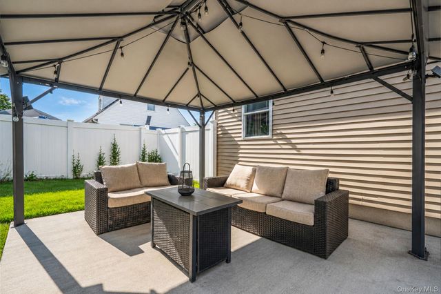 34 Weichers Street, Ronkonkoma, NY 11779