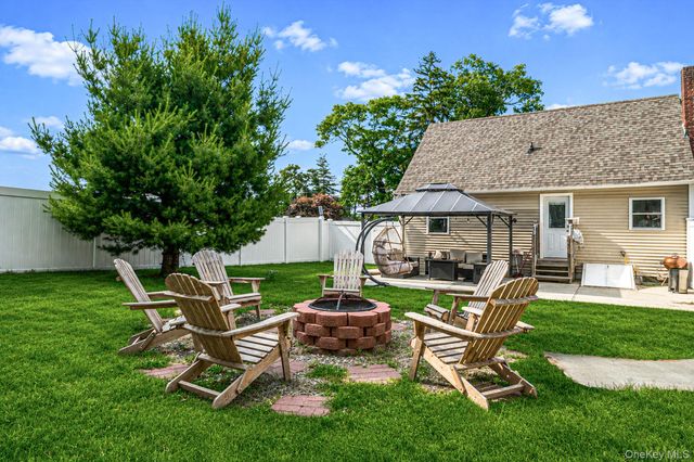 34 Weichers Street, Ronkonkoma, NY 11779