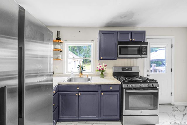 34 Weichers Street, Ronkonkoma, NY 11779