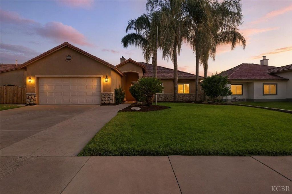 2104 Franklin Way, Hanford, CA 93230