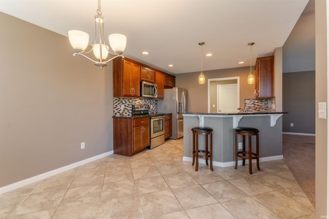 9904 Arbor Lake Drive, Newburgh, IN 47630