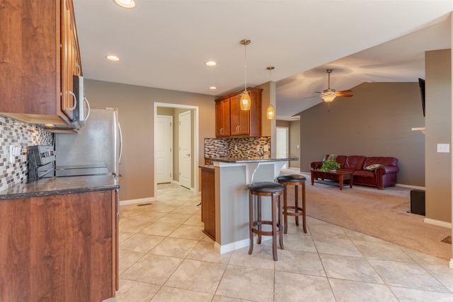 9904 Arbor Lake Drive, Newburgh, IN 47630